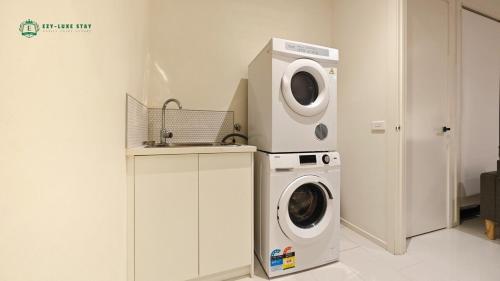 Modern 2-Bedroom Townhouse Near DFO & RMIT