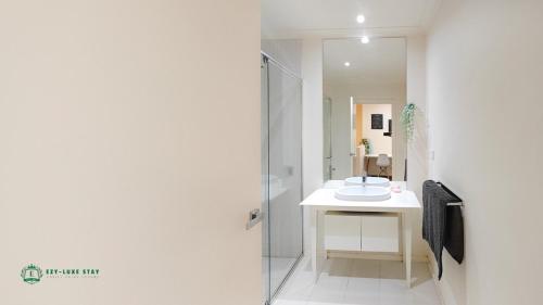 Modern 2-Bedroom Townhouse Near DFO & RMIT