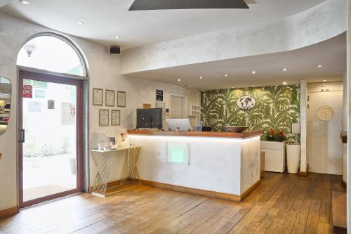 Vestíbulo, Roma Hôtel & Restaurant in Libreville