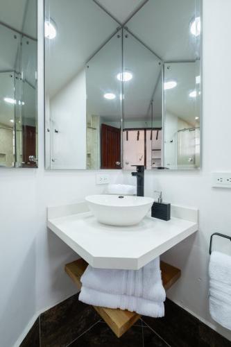 Double Room image 10