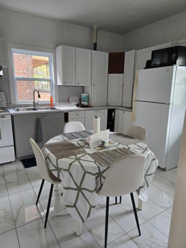 Spacious, elegant, and ultra-comfortable room in Southwest