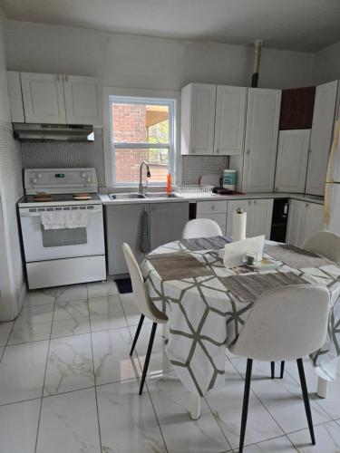 Spacious, elegant, and ultra-comfortable room in Southwest