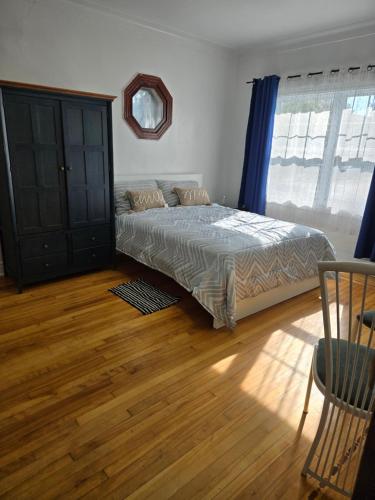 Spacious, elegant, and ultra-comfortable room in Southwest