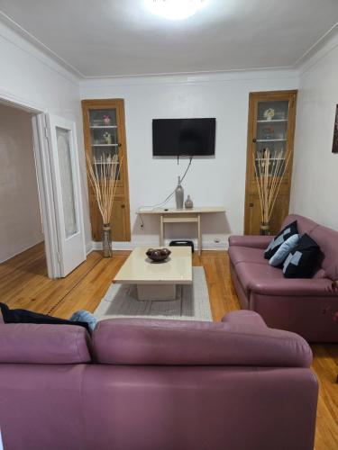 Spacious, elegant, and ultra-comfortable room in Southwest