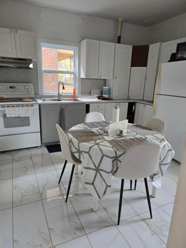 Spacious, elegant, and ultra-comfortable room in Southwest