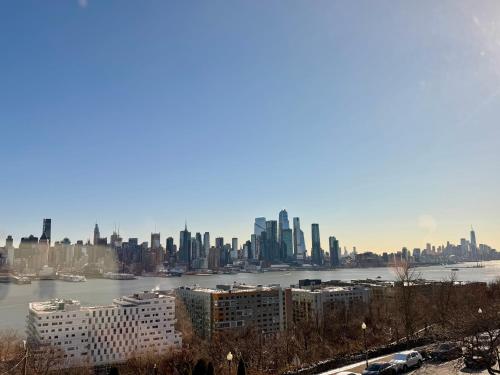 Waterfront NYC skyline views in 偉哈瓦肯