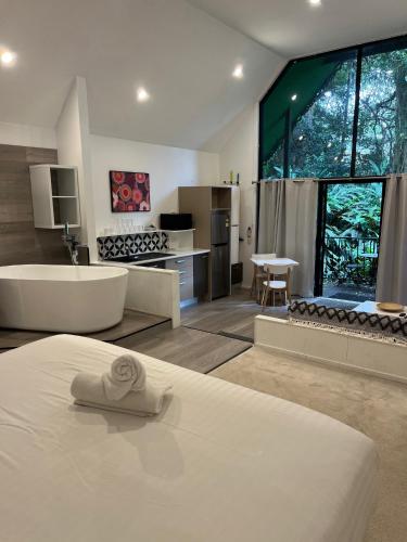 Gallery Walk Chalets - Tamborine Mountain - Gold Coast
