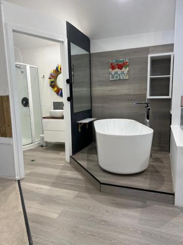 Gallery Walk Chalets - Tamborine Mountain in planinaTamborine 