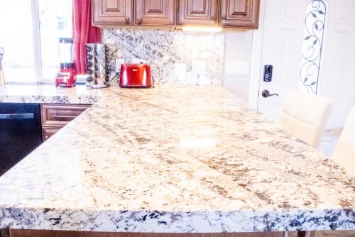 Lux Private Home - Pool, Billiards, 8 Smart TVs, Board Games, Cotton Bedding - The Stone Sanctuary at McCullough Hills Trailhead, Las Vegas (zdjęcie 10)