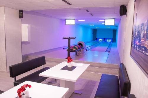 保齡球場, Hotel "Zur Muhle" in 豪雅斯維爾達