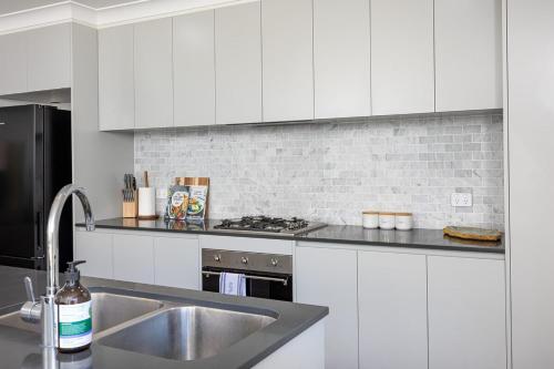 Contemporary Living in the CBD! photo 1