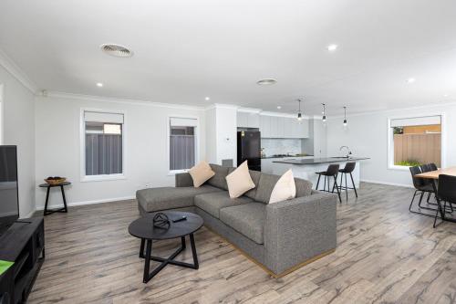 Contemporary Living in the CBD! photo 2