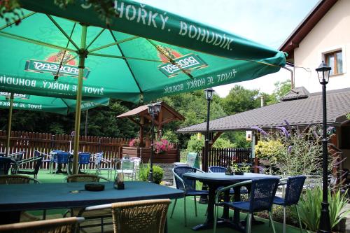 Dārzs, Hotel Santis in Komorni Lhotka