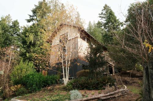 Water Views, Walk to Beach! New Hot Tub! in Clinton (WA)