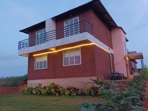 3BR Sunset Villa in Moleshwar
