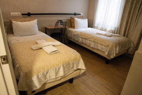 Deluxe Twin Room image 3