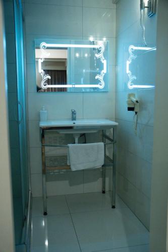 Deluxe Room image 2