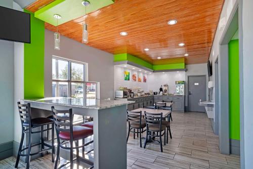 Quality Inn Brookhaven - image 8