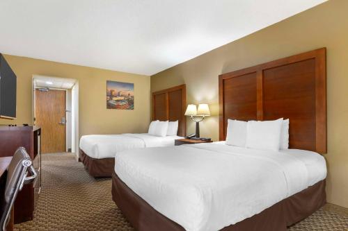 2 queen beds