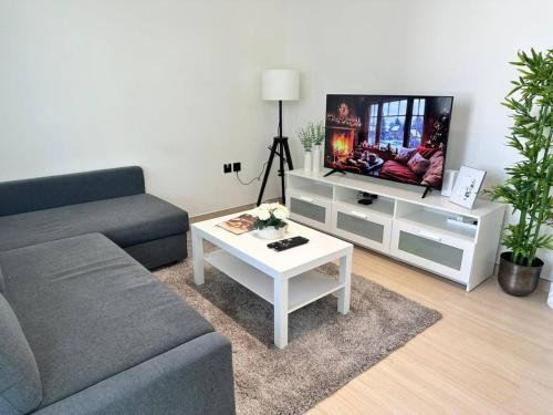 Sleek 1br Apt Jvc Quiet Space With Pool & Par, Dubaj