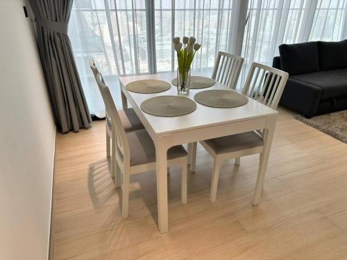 Sleek 1br Apt Jvc Quiet Space With Pool & Par, Dubai (foto 9)