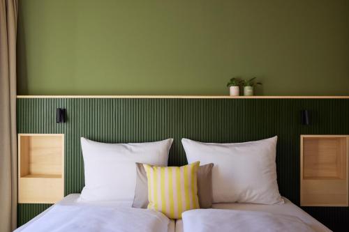 1 queen bed