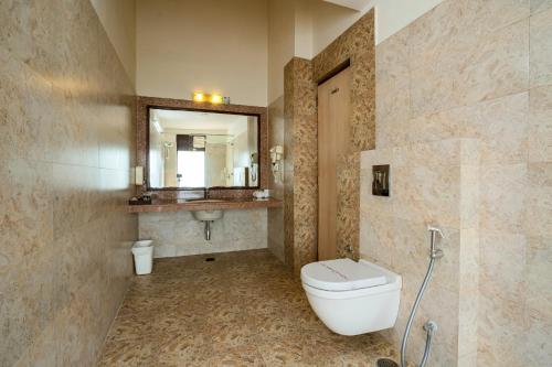 Deluxe Double Room with Garden View image 2
