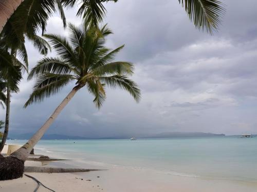 RedDoorz at Sir G Hotel D'Mall Boracay – Boracay Island, AK