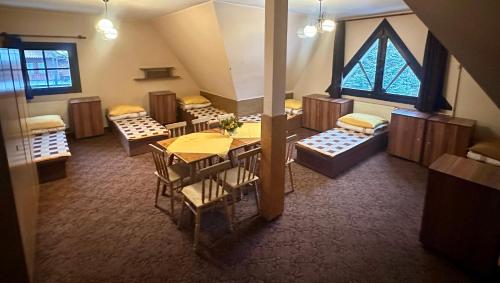 Międzynarodowe Schronisko Młodzieżowe PTSM Szarotka, Zakopane (zdjęcie 4)