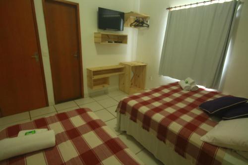 Pousada Guedes Noronha Set in a prime location of Fernando De Noronha, Casa Guedes Noronha puts everything the city has to offer just outside your doorstep. The property has everything you need for a comfortable stay. Servi