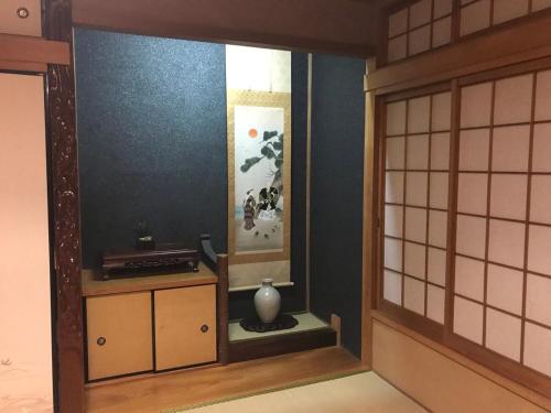 雅 Private Entire House, Sleeps 11, Direct Access to Kansai Airport, 5-Min Walk to Tengachaya Station, Close to Namba & Shinsekai!