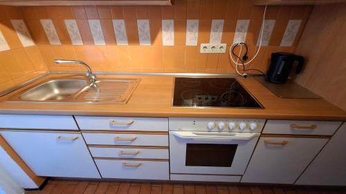 virtuve, Blackjulie Ferienwohnung im Schwarzwald mit Balkon und Parkplatz ruhig in St. Georgen