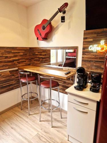 Létesítmények, 06 - Tres joli 2 pieces neuf climatise et tout equipe pour 1 a 4 personnes avec 3 lits, vue sur jard in Razac Sur L'Isle