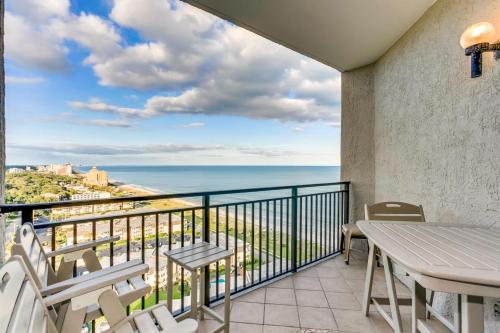 Ocean Forest Plaza Condo Close to the beach - 발코니/테라스