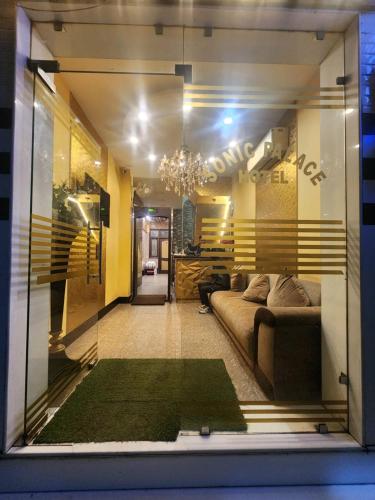 Előcsarnok, 150 négyzetméteres, 4 hálószobás Apartman 1 fürdőszobával Városközponthoz közel területén (Hotel Sonic Palace) near Chandni Chowk