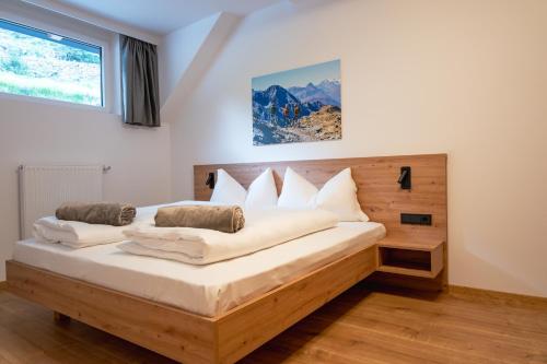 1 king bed, 2 twin beds