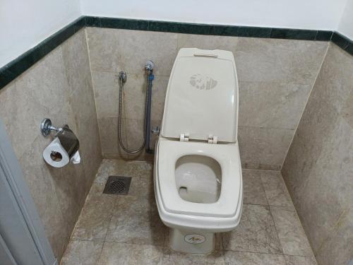 Faiza Service Suite Times Square - image 8