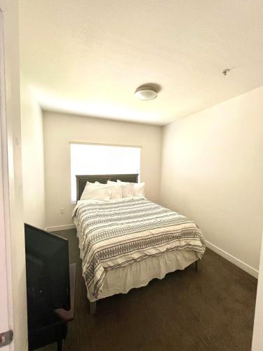 Resort-Inspired Bliss- Modern & Cozy Apartment Resort-Inspired Bliss- Modern & Cozy Apartment