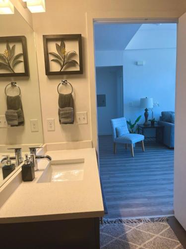 Resort-Inspired Bliss- Modern & Cozy Apartment Resort-Inspired Bliss- Modern & Cozy Apartment