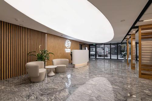 Luksusowe Klimatyzowane Studio w Centrum Katowic z Pięknym Widokiem na Miasto Wanną z Hydromasażem Biurkiem i Parkingiem by Renters Prestige - image 2