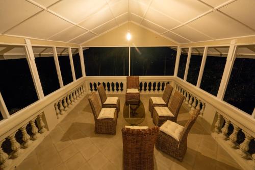 شرفة/ تراس, Mount Frenion Manor by Seven Angels Kandy in كادوجاناوا