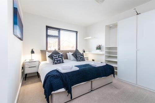 Prime Beeston 3-Bed House with Driveway & Wi-Fi in 托頓