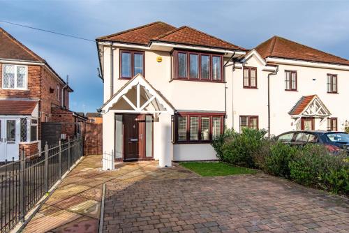 外部景觀, Prime Beeston 3-Bed House with Driveway & Wi-Fi in 托頓