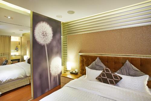 薇風情汽車旅館 - 台南館 in เขตหลิวเจีย