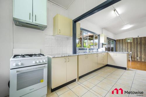 MetaWise Parramatta Cozy Room with Furniture WIFI - image 9