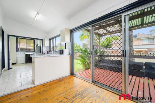 MetaWise Parramatta Cozy Room with Furniture WIFI - image 13
