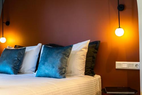 Arches Apartments - image 8