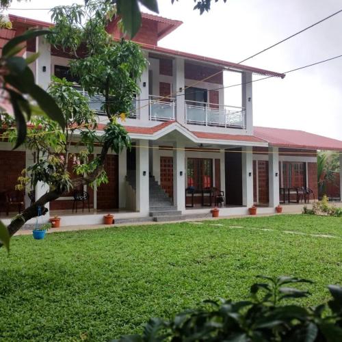 Nature's Paradise, Thāl