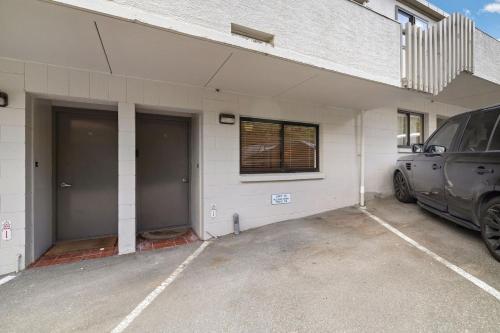 Stones throw away - Queenstown - image 8