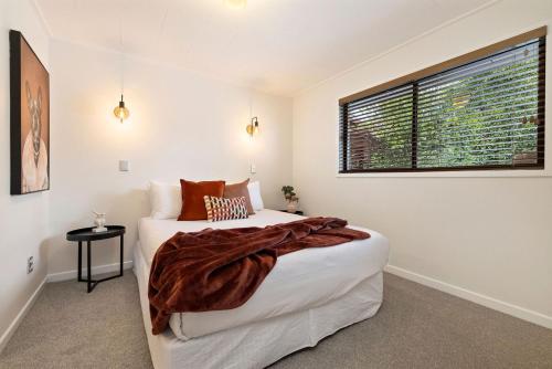 Stones throw away - Queenstown - main image